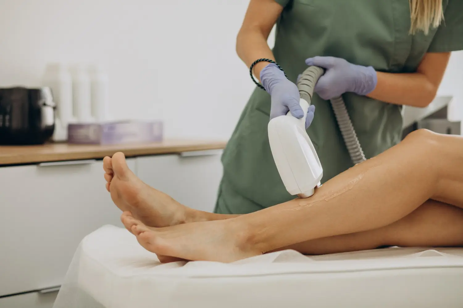 What Makes a Laser Spine Center Different From a Regular Clinic?
