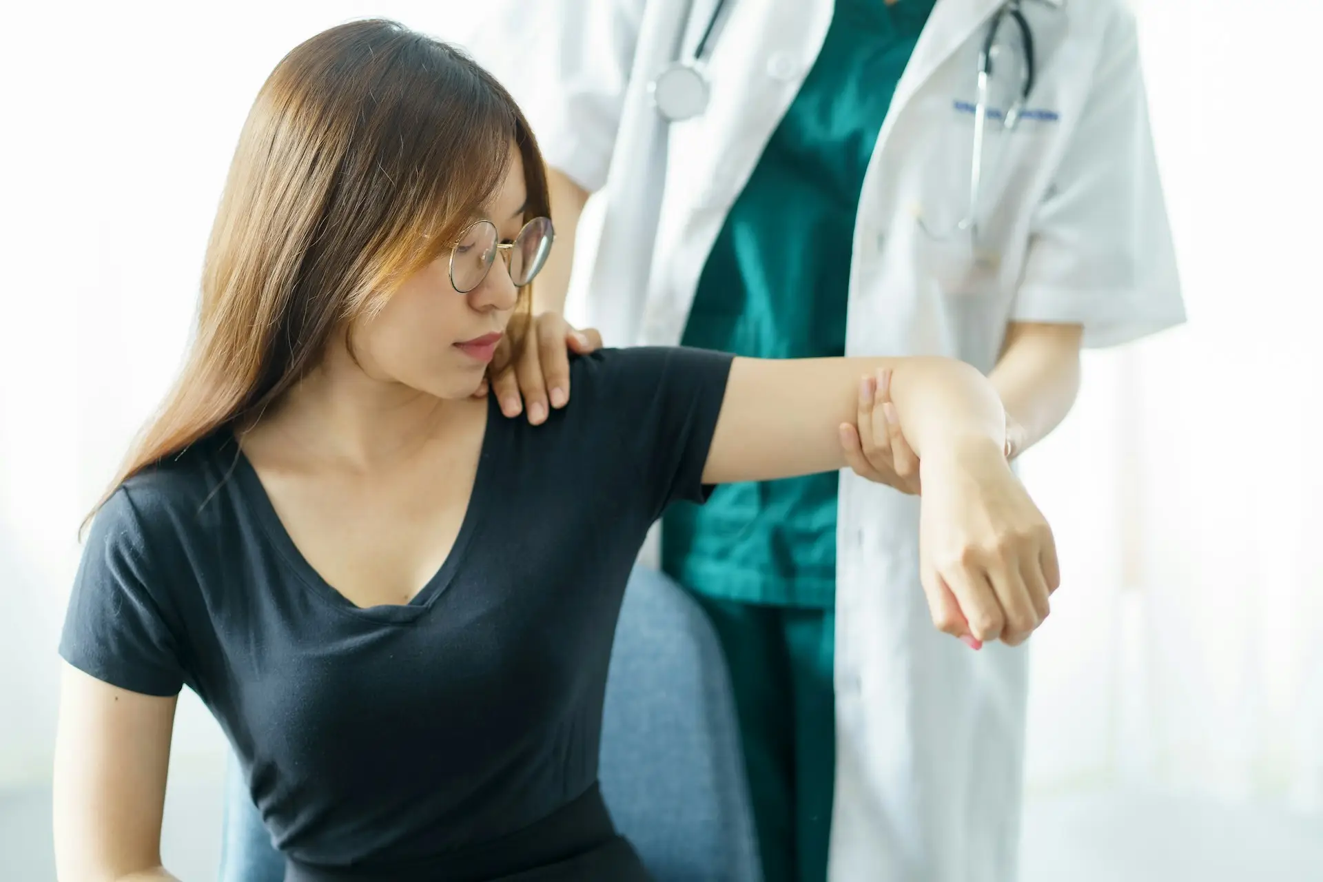 MLS Laser Therapy For Treating Tennis Elbow